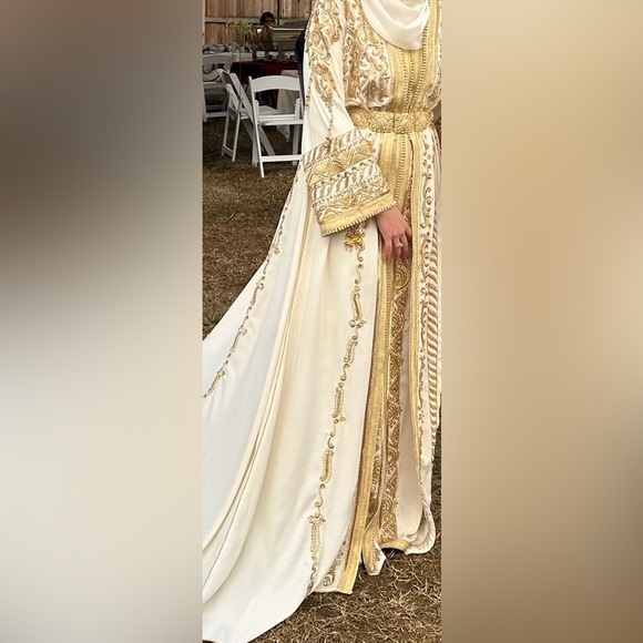 Kaftan Elegance two piece custom-made bridal kaftan- offwhite with gold - Picture 10 of 16